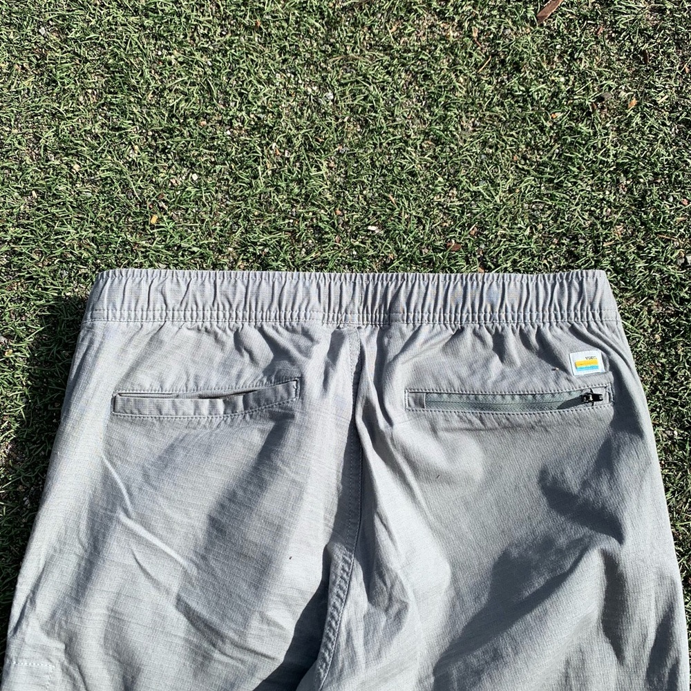 Vuori Men's Gray Ripstop Pants